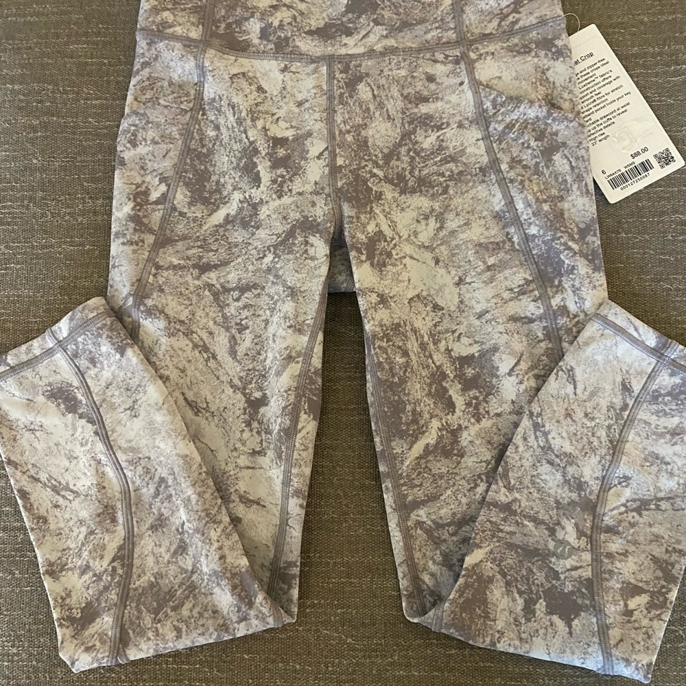 NWT LULULEMON TIME TO SWEAT CROP 23”